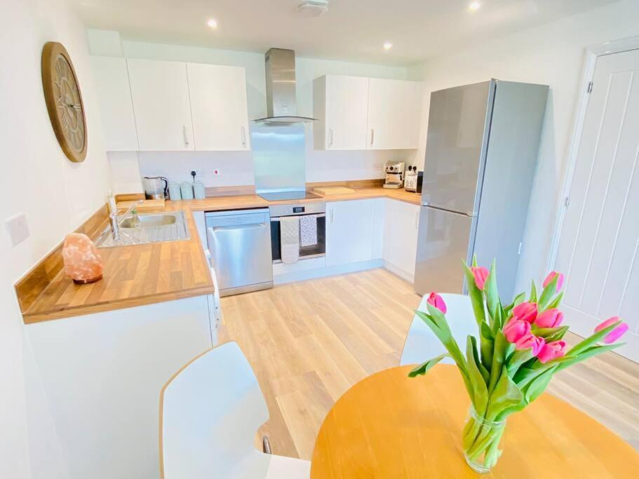 Beautiful, Brand New Apartment! Челтнем Екстер'єр фото