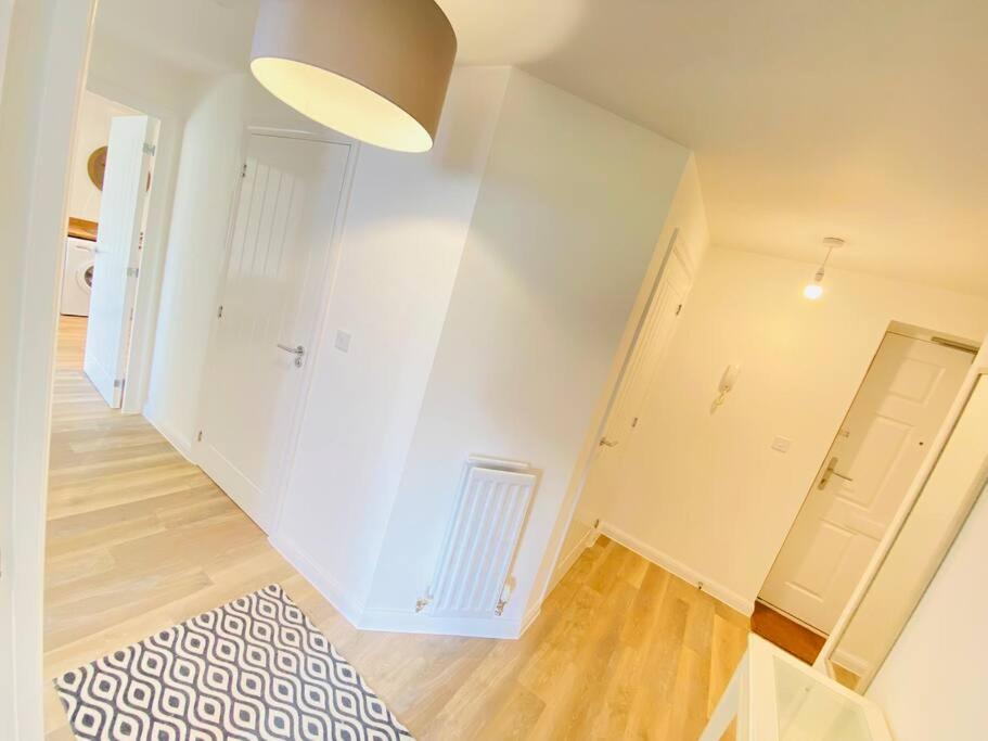 Beautiful, Brand New Apartment! Челтнем Екстер'єр фото